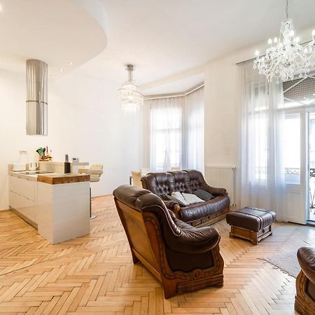 Garys Bright And Spacious Two Bedroom Flat Near Danube Budapeste Exterior foto