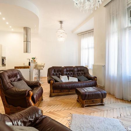 Garys Bright And Spacious Two Bedroom Flat Near Danube Budapeste Exterior foto