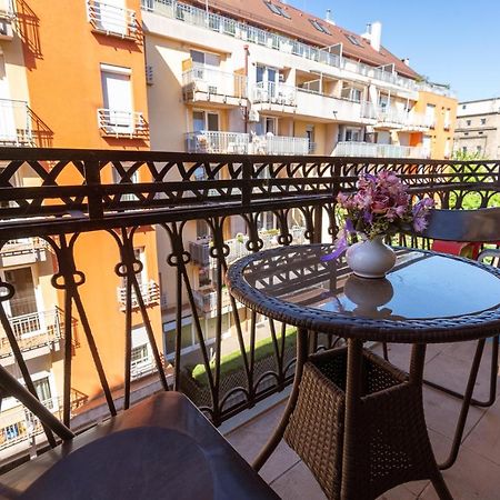 Garys Bright And Spacious Two Bedroom Flat Near Danube Budapeste Exterior foto