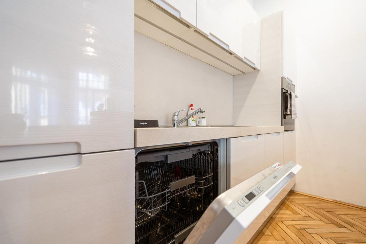 Garys Bright And Spacious Two Bedroom Flat Near Danube Budapeste Exterior foto