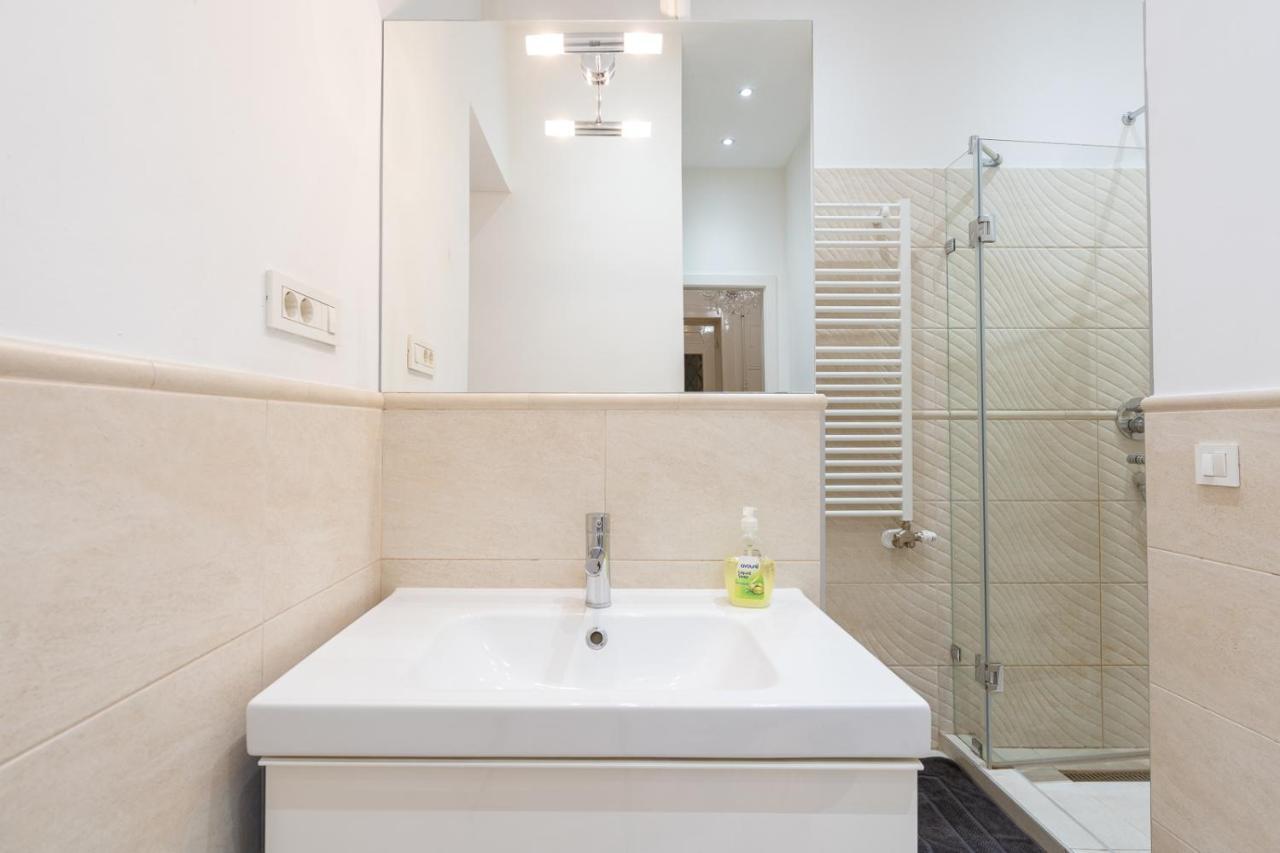 Garys Bright And Spacious Two Bedroom Flat Near Danube Budapeste Exterior foto