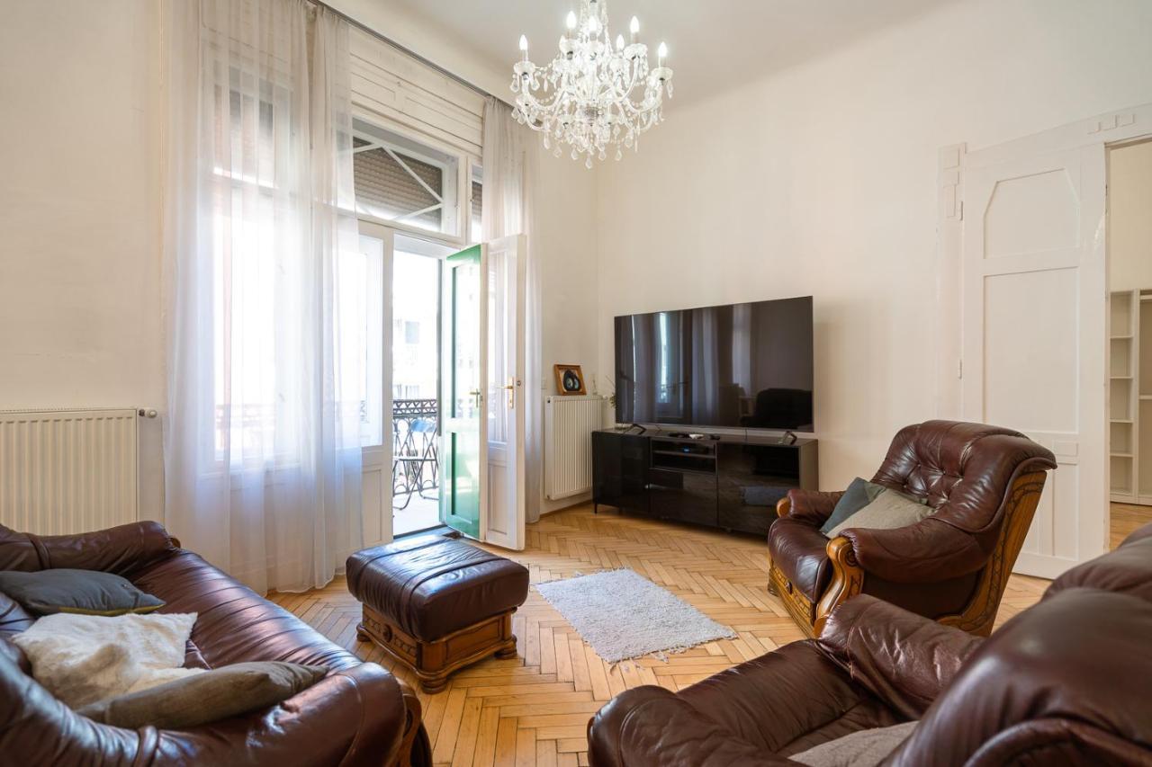 Garys Bright And Spacious Two Bedroom Flat Near Danube Budapeste Exterior foto