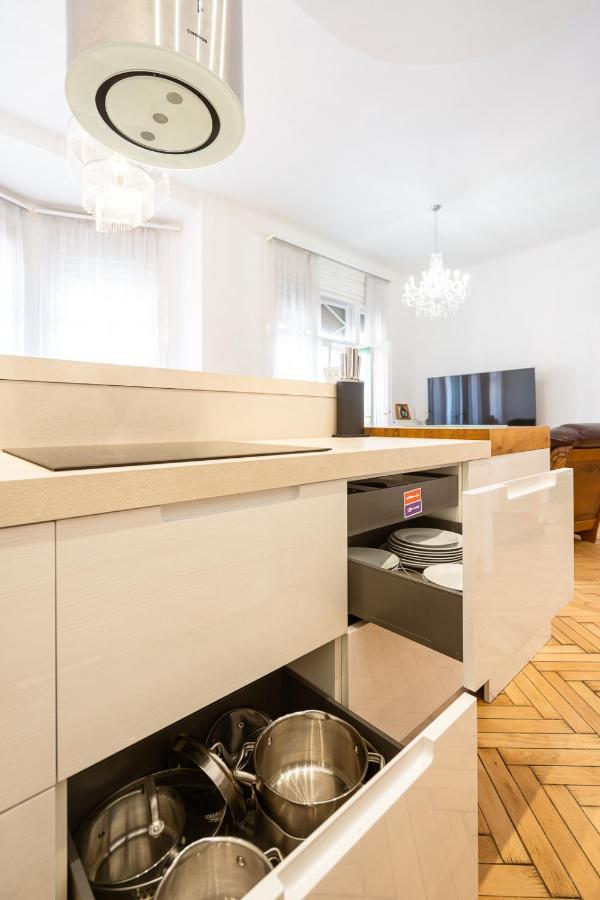 Garys Bright And Spacious Two Bedroom Flat Near Danube Budapeste Exterior foto