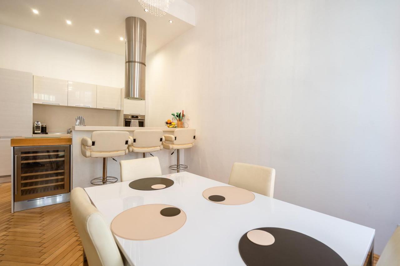 Garys Bright And Spacious Two Bedroom Flat Near Danube Budapeste Exterior foto