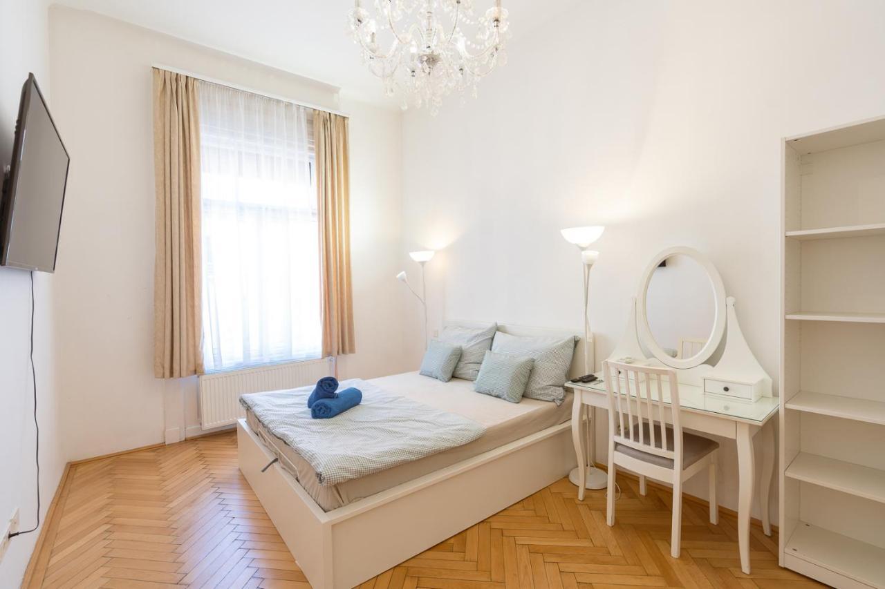 Garys Bright And Spacious Two Bedroom Flat Near Danube Budapeste Exterior foto