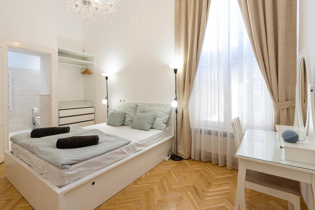 Garys Bright And Spacious Two Bedroom Flat Near Danube Budapeste Exterior foto