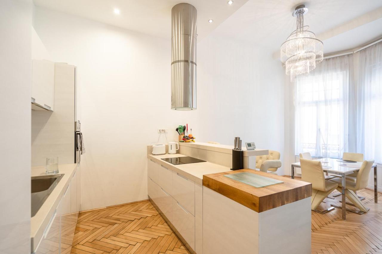 Garys Bright And Spacious Two Bedroom Flat Near Danube Budapeste Exterior foto