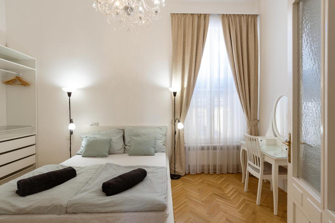 Garys Bright And Spacious Two Bedroom Flat Near Danube Budapeste Exterior foto
