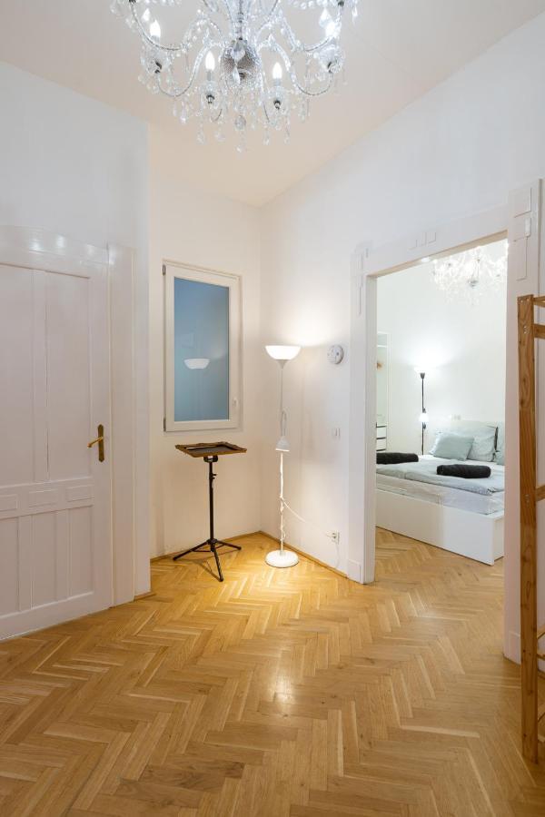 Garys Bright And Spacious Two Bedroom Flat Near Danube Budapeste Exterior foto