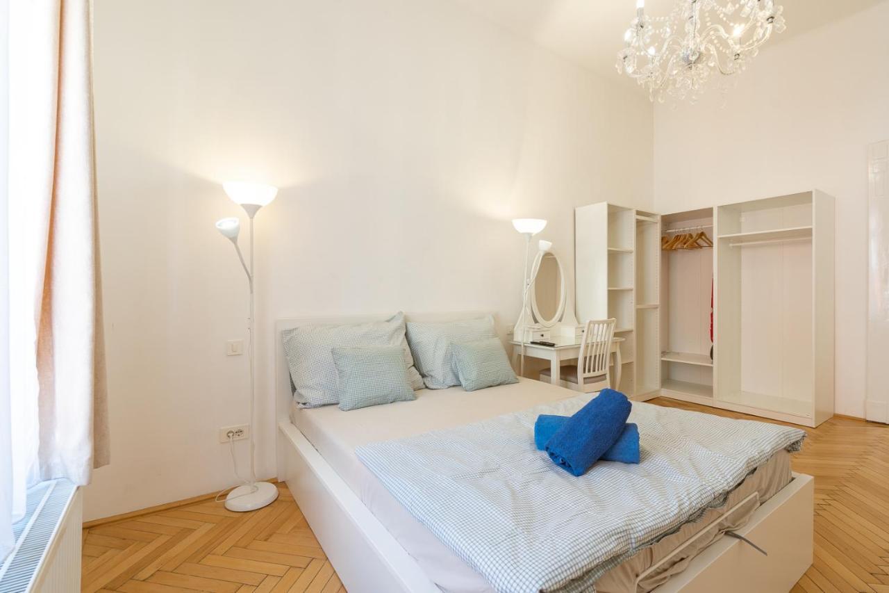 Garys Bright And Spacious Two Bedroom Flat Near Danube Budapeste Exterior foto