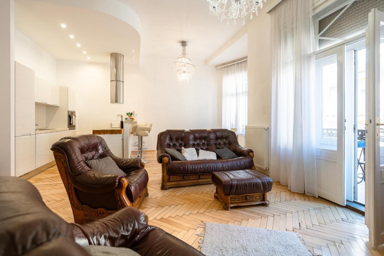 Garys Bright And Spacious Two Bedroom Flat Near Danube Budapeste Exterior foto