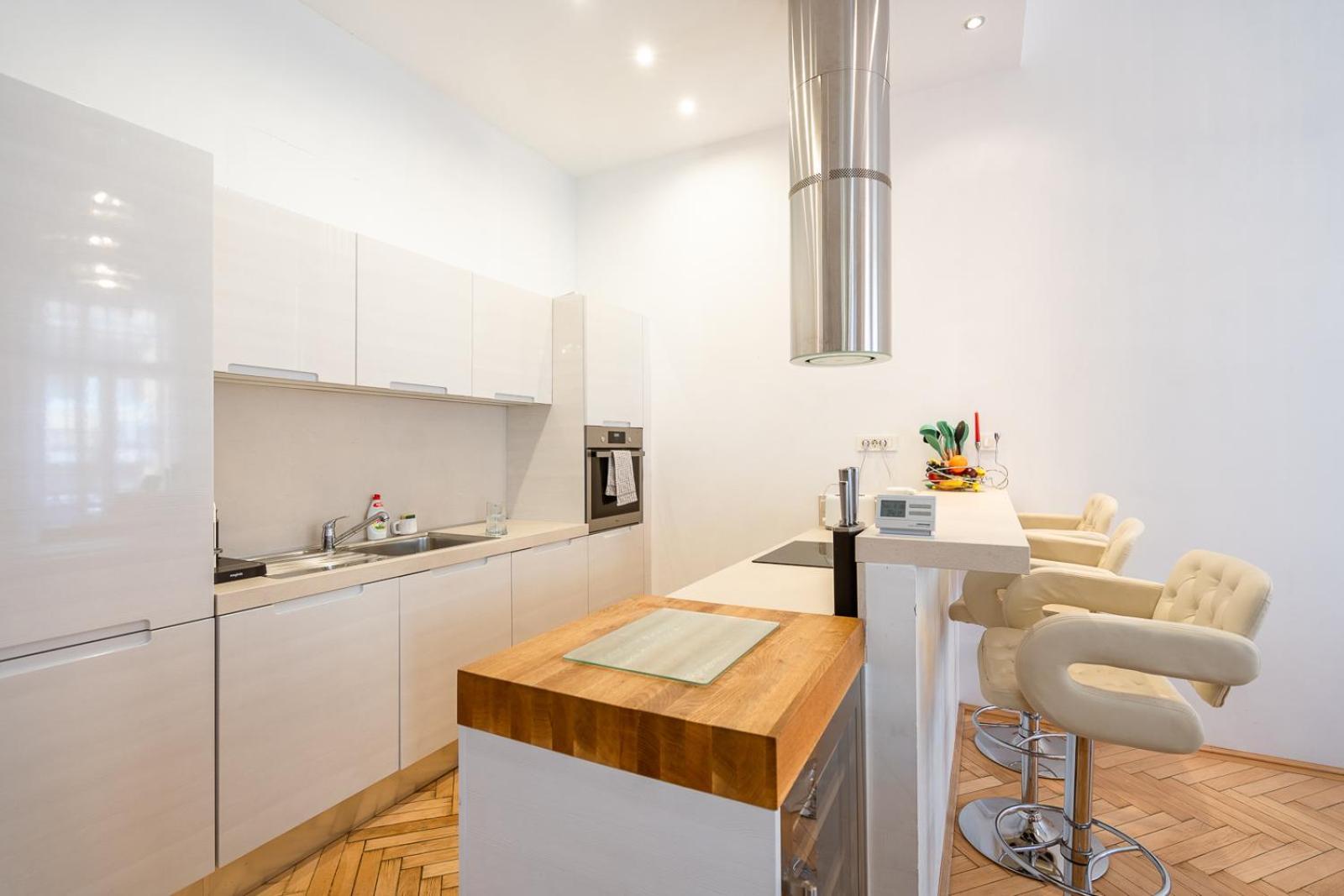 Garys Bright And Spacious Two Bedroom Flat Near Danube Budapeste Exterior foto